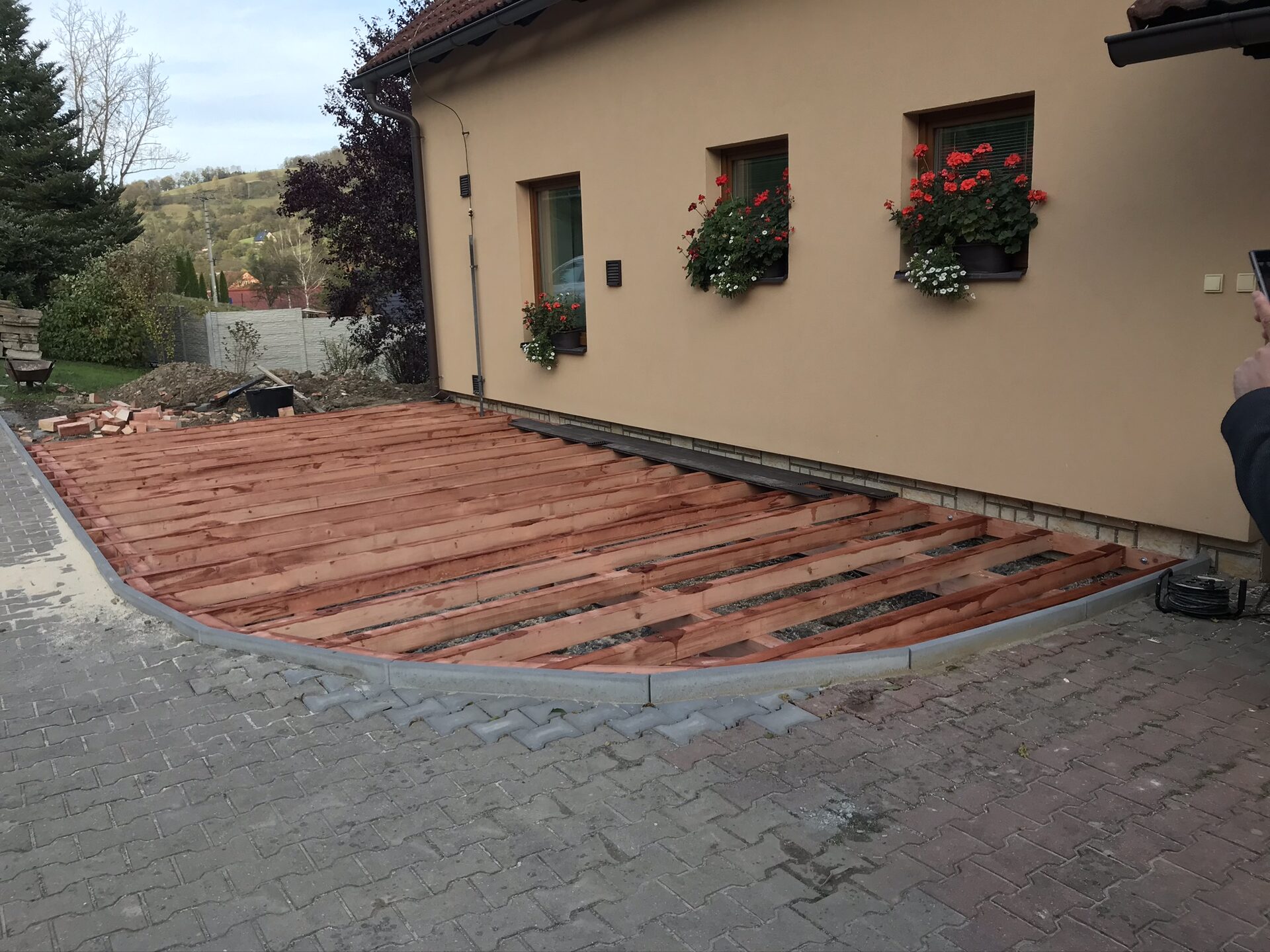 Dřevěná terasa — realizace