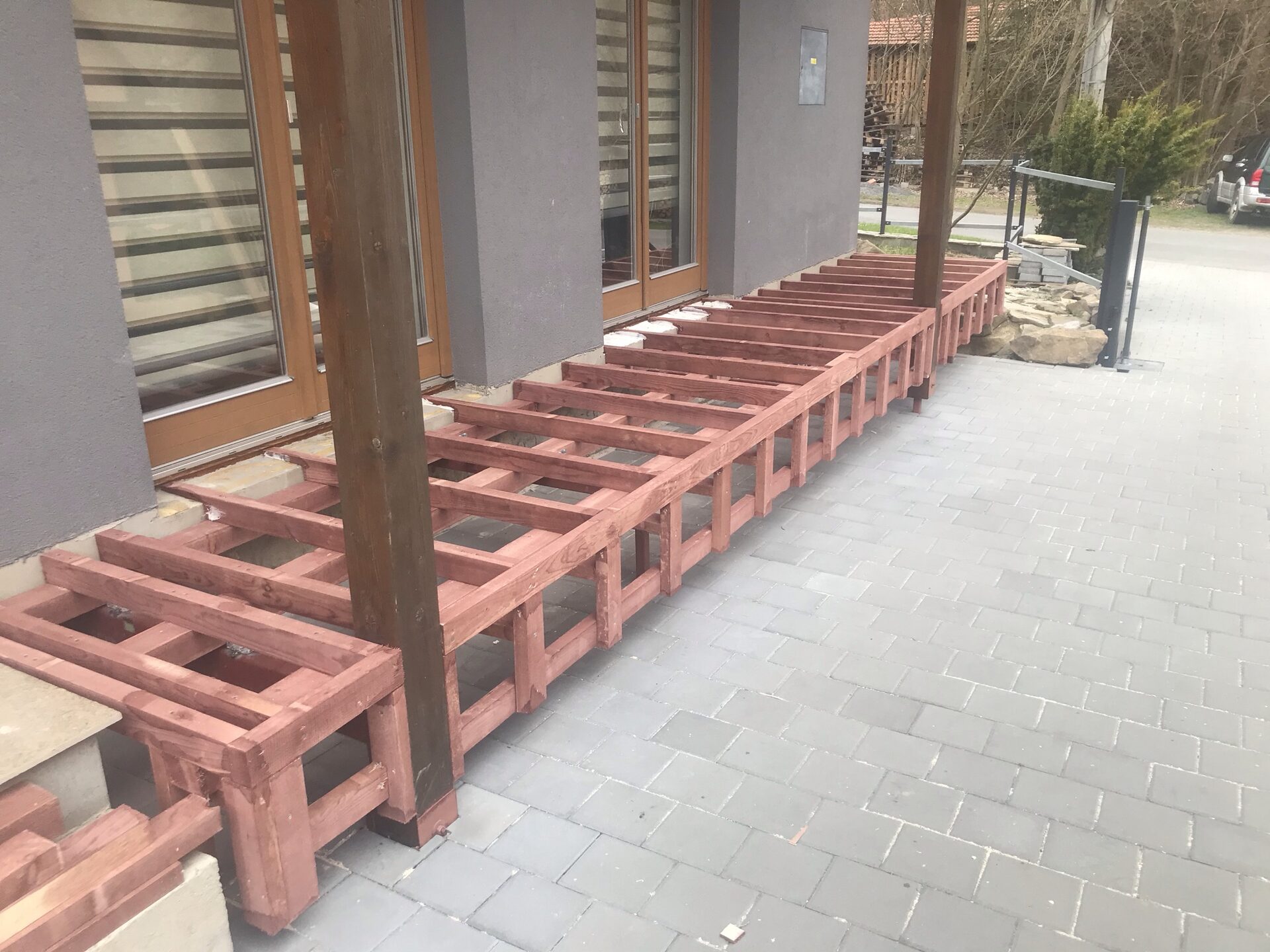 Dřevěná terasa — realizace